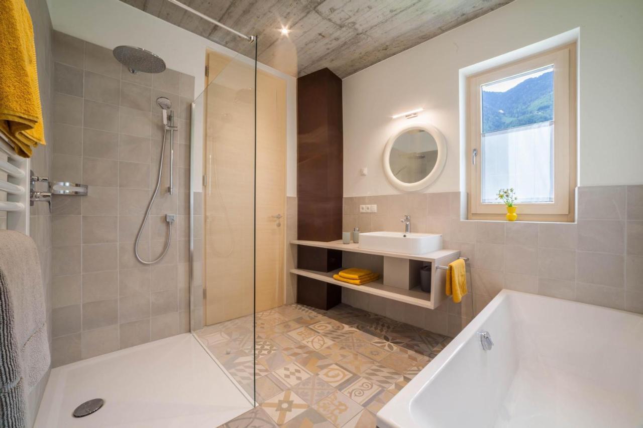 Apartment Das Eckige Cermes Bagian luar foto