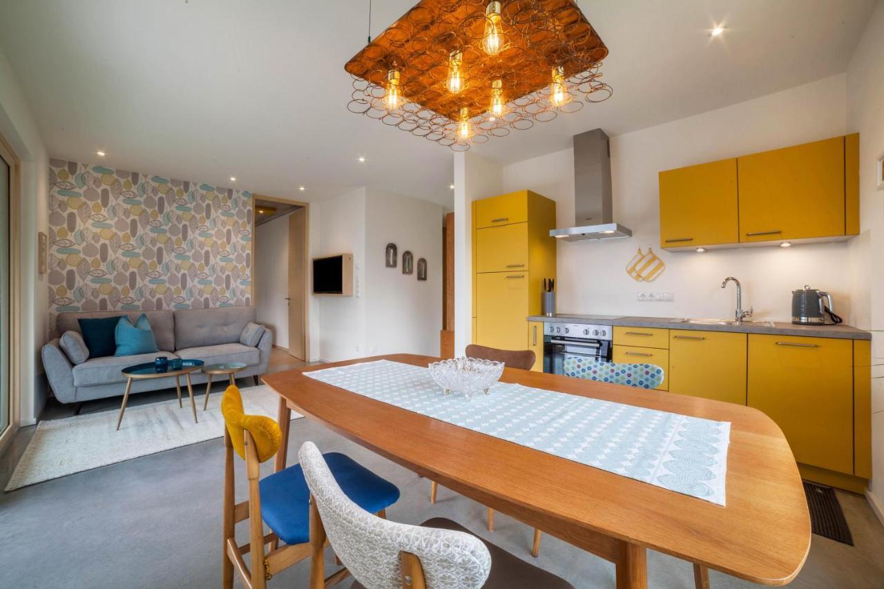 Apartment Das Eckige Cermes Bagian luar foto