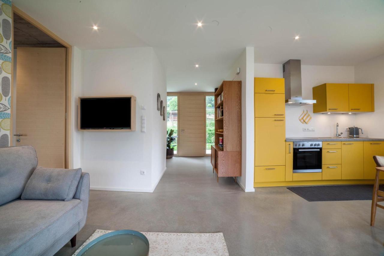 Apartment Das Eckige Cermes Bagian luar foto