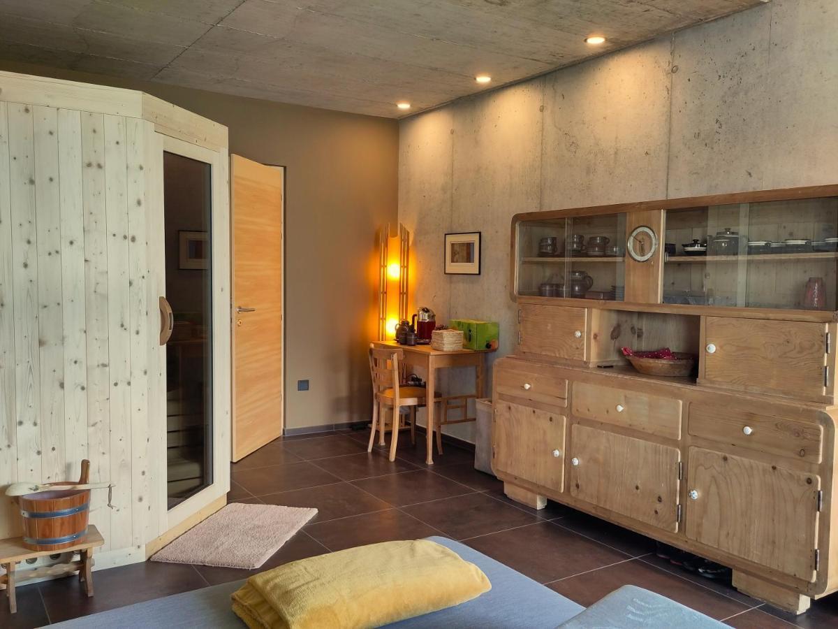 Apartment Das Eckige Cermes Bagian luar foto