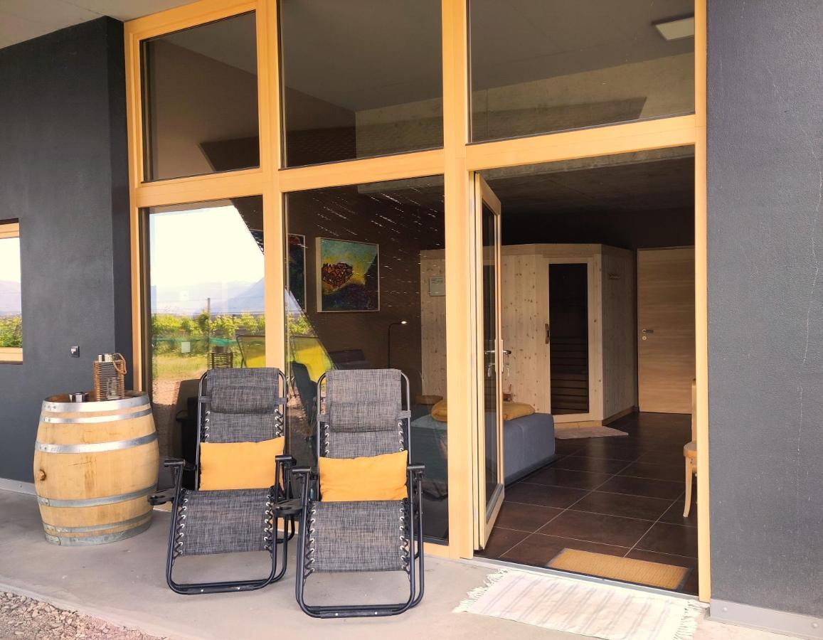 Apartment Das Eckige Cermes Bagian luar foto
